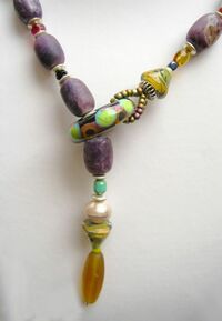 <div class='title'>Necklace #779</div><br><br><br>